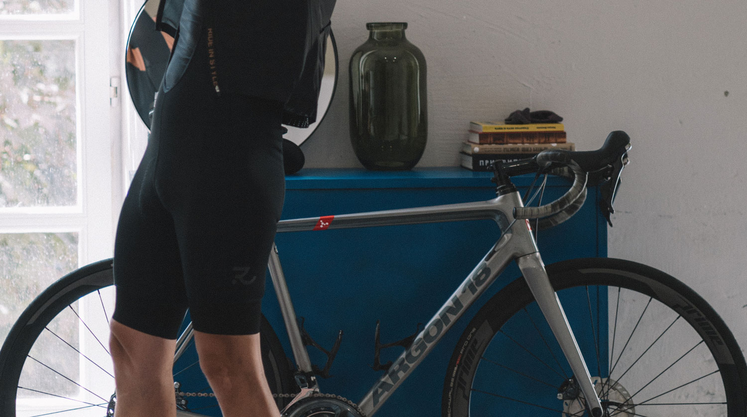 men black bib shorts