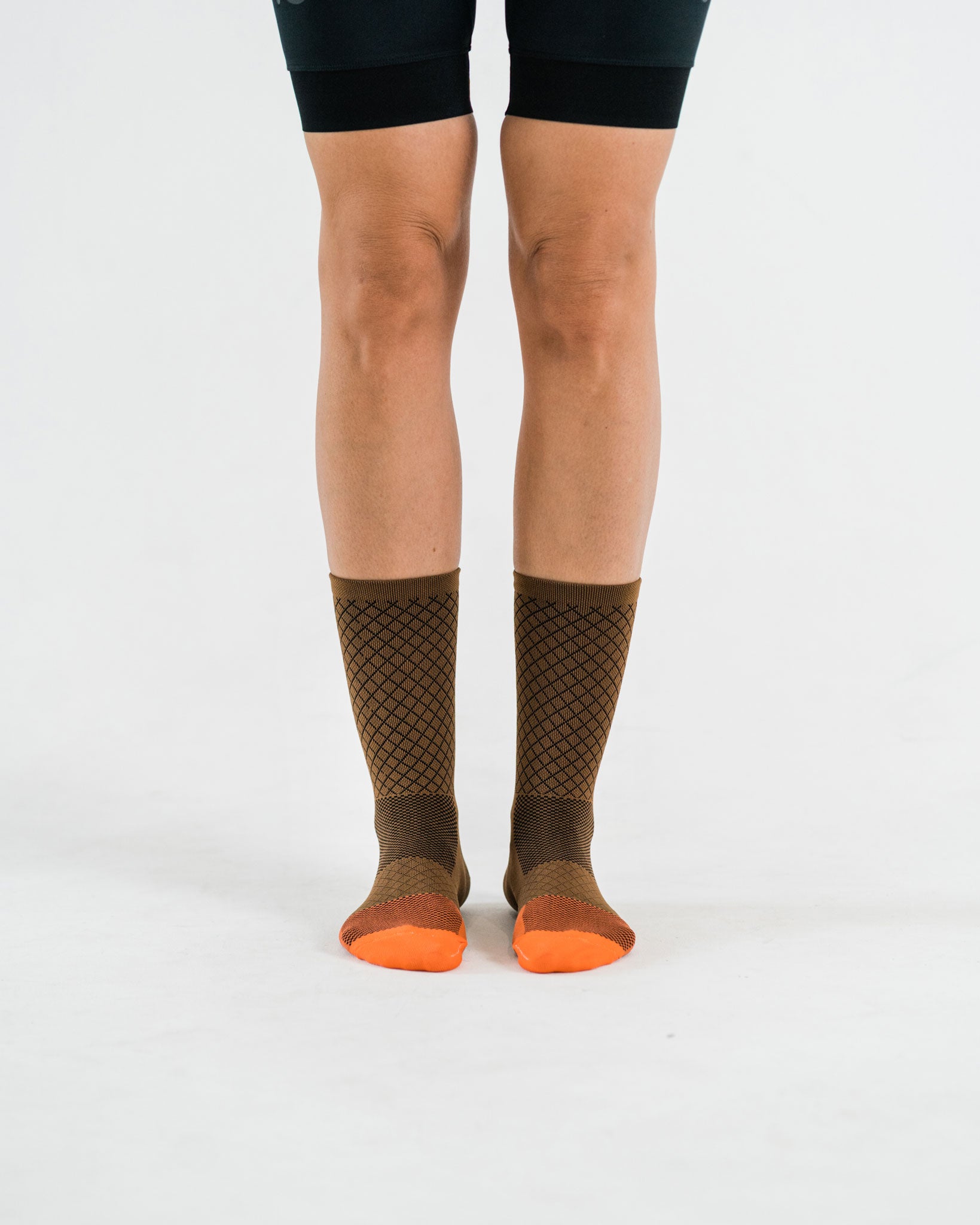 front view fo brown cycling views and diamond pattern
