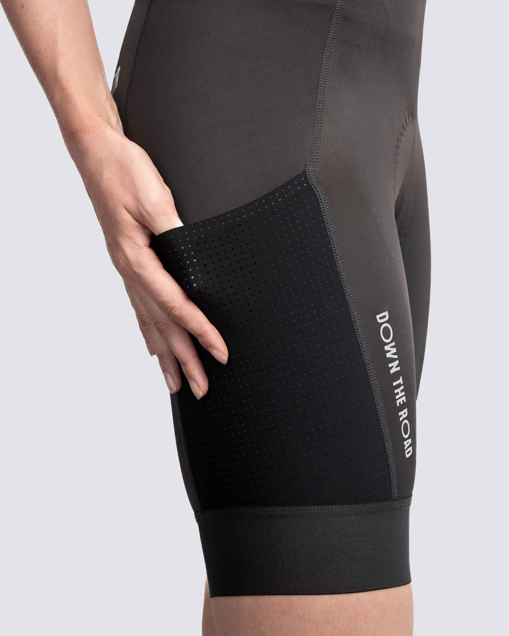 cargo cycling short with pocket for extra storage