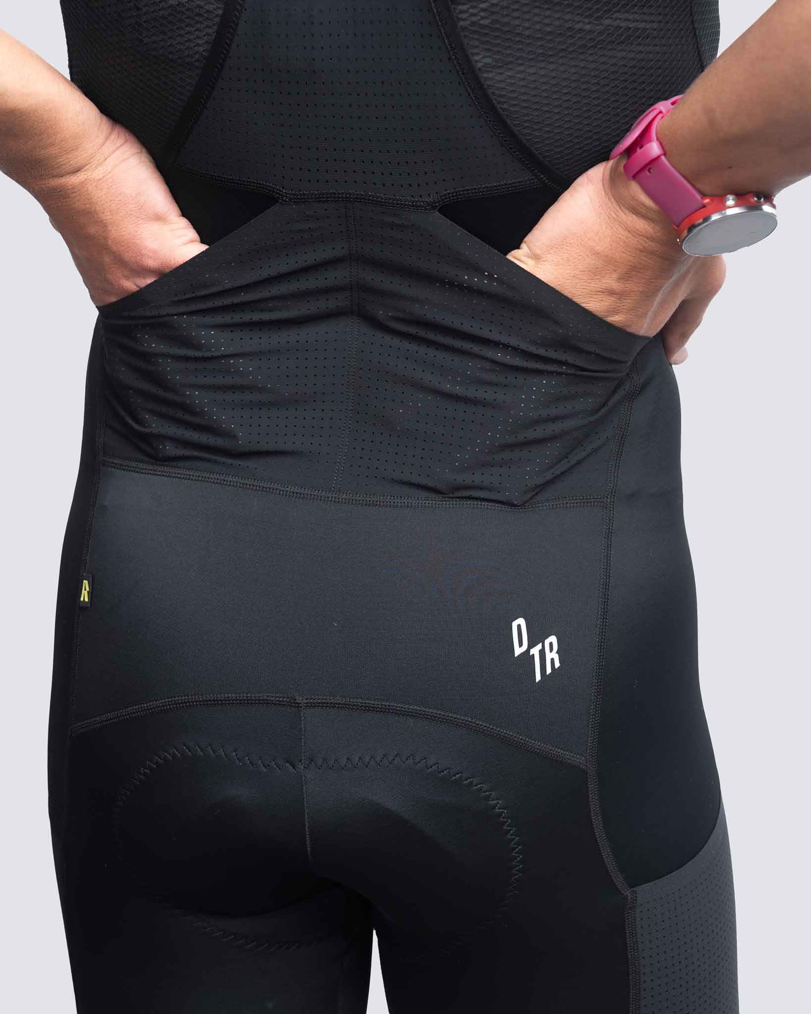 2 rear pockets on black cargo cycling bibs