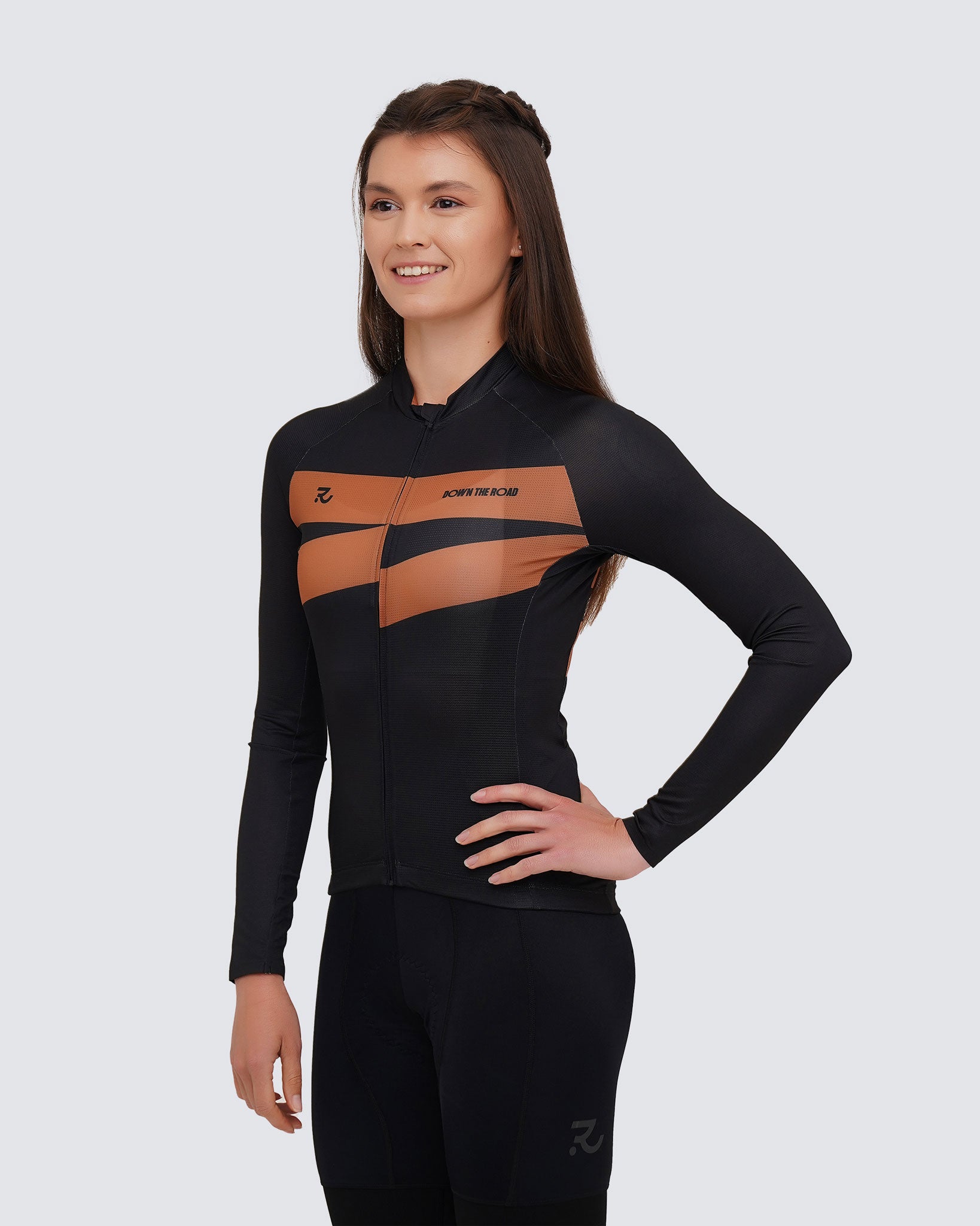 woman wearing all black cycling kit