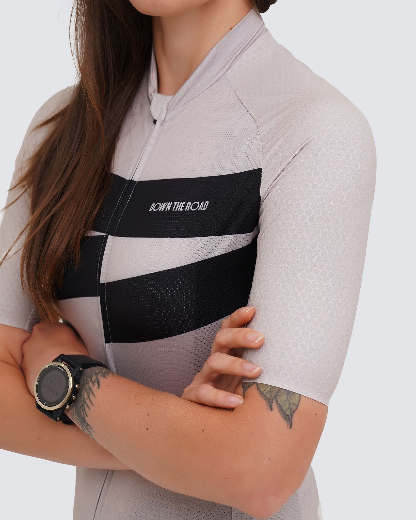 close up to aero road sleeve cycling jersey