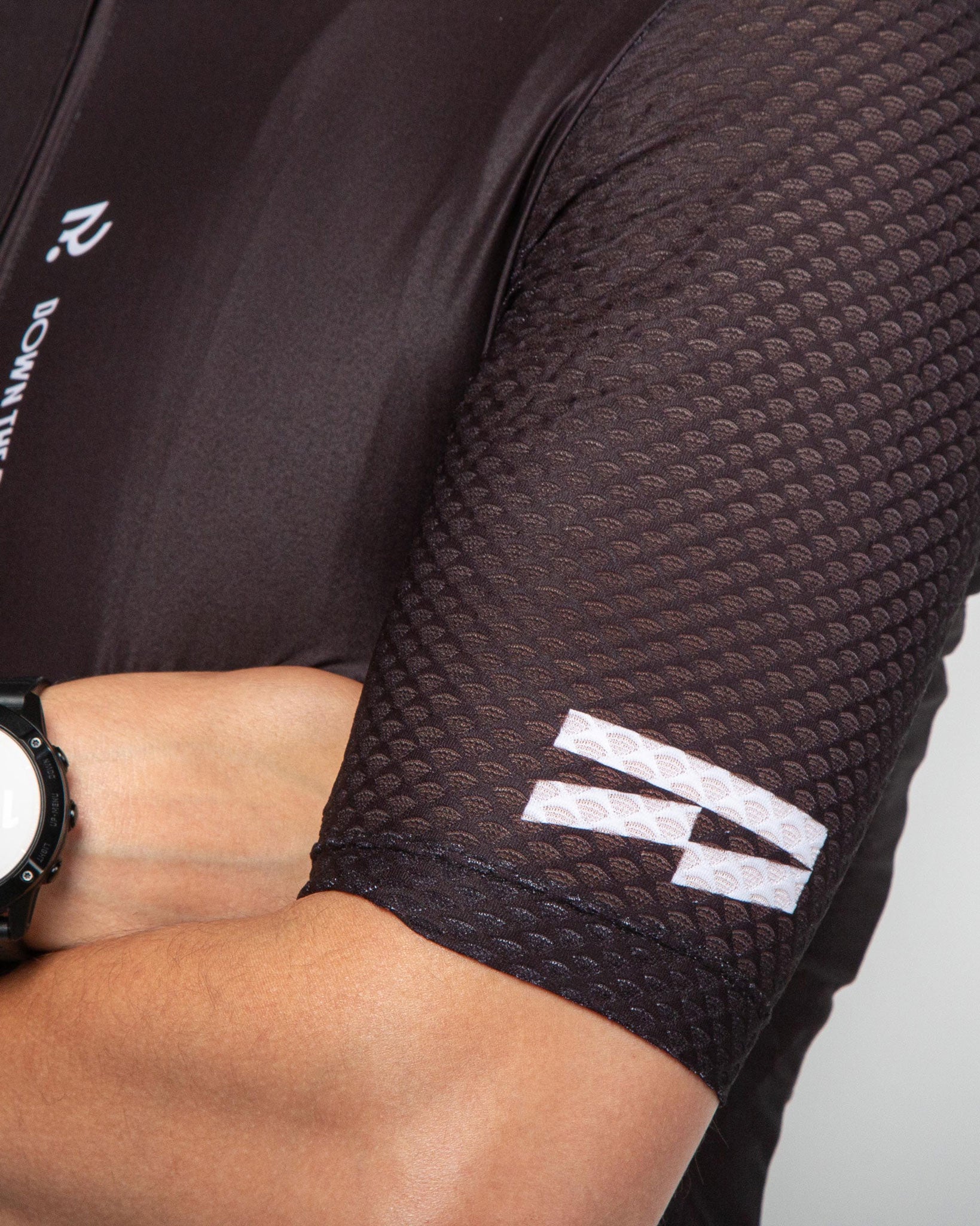 close up to mesh sleeve for cycling